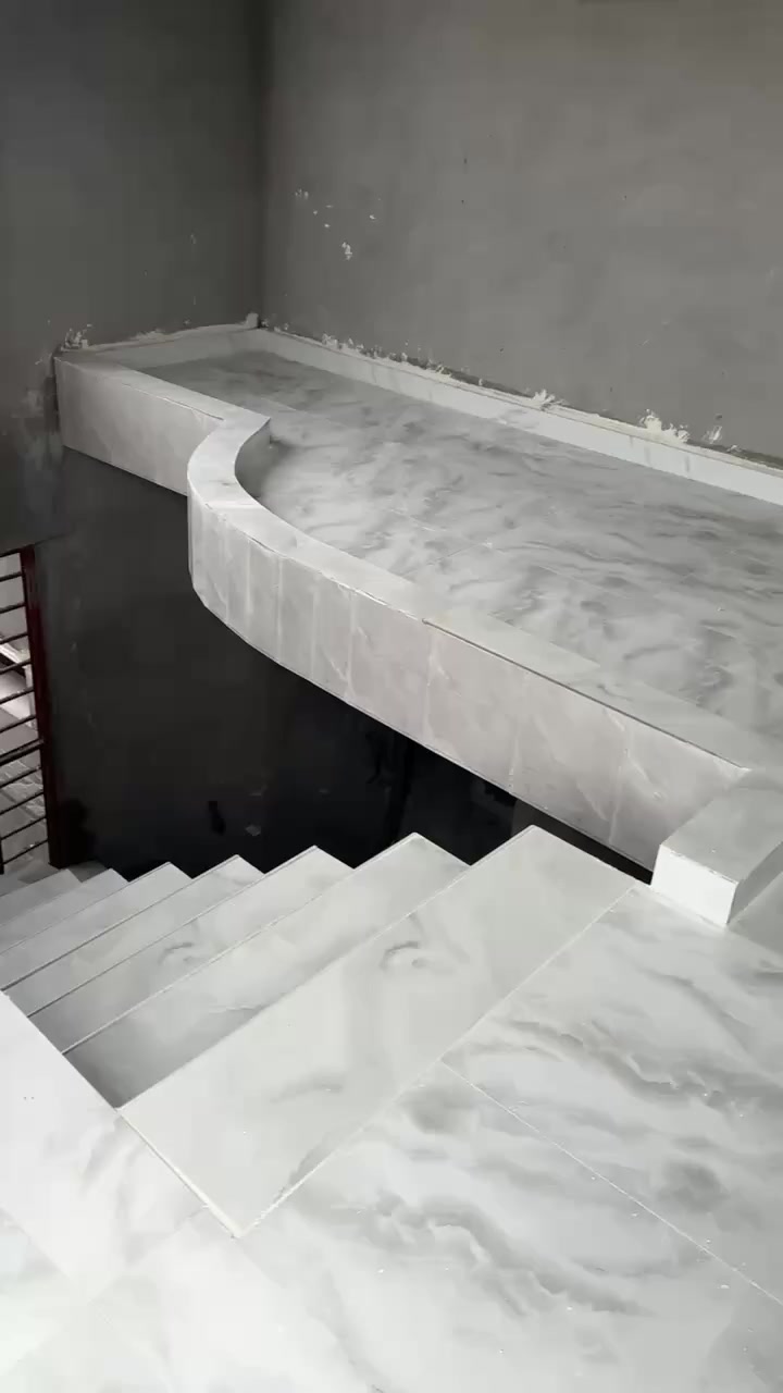 سلام عليك خلفة سيراميك متفرغ حالين جدار معةارضية  شرط تسليم مهندس ***********
