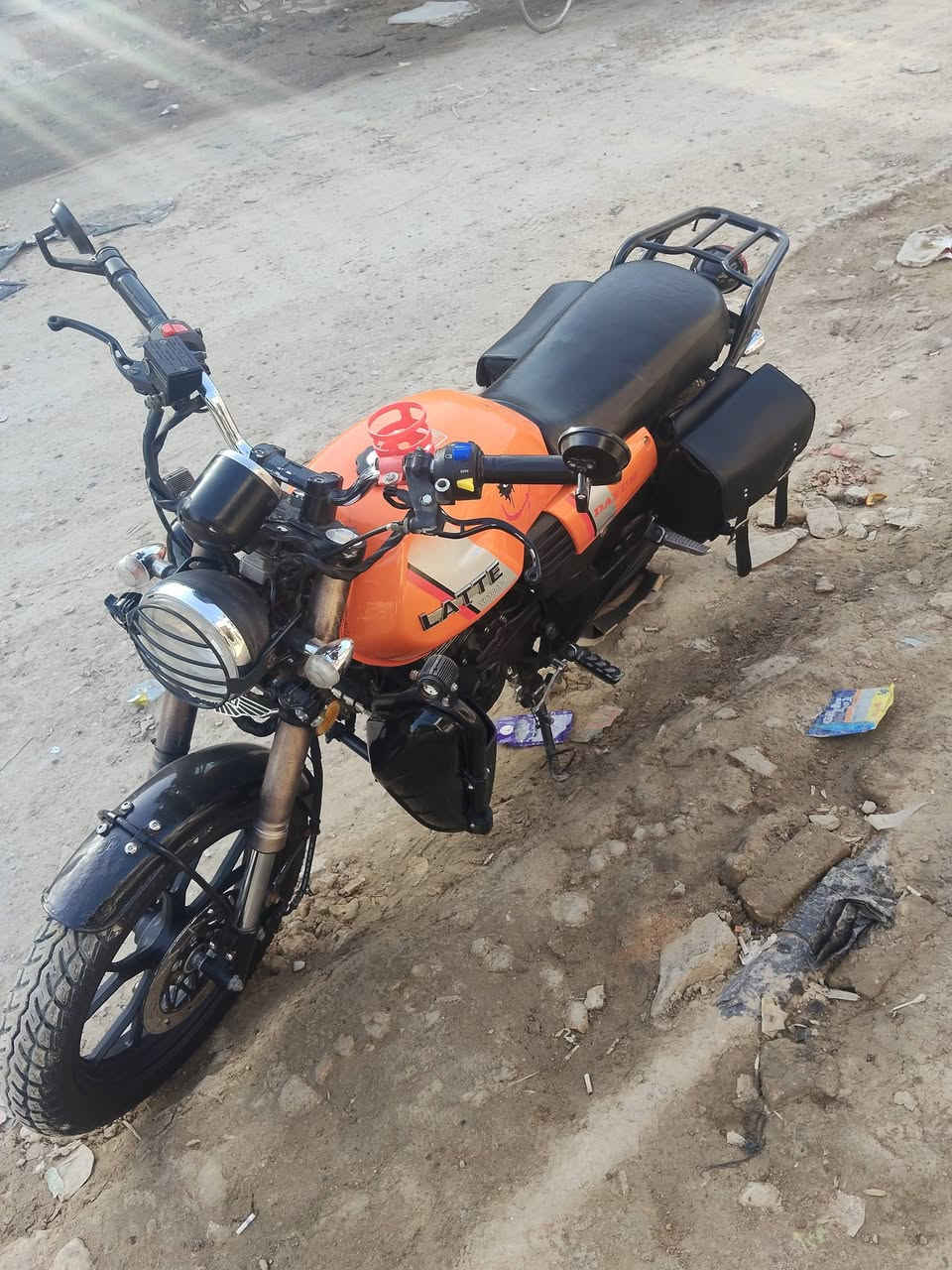 لايتي موديل 22 رقم وسنويه كلشي شغال بيها بس العداد واكف الكيلو متر مالته
محرك 200 مكفول مامفتوح. ومحور ويل كب وتايرات جدد 
تشتغل سويج + بصمه
مكاني ديوانيه سعرها مليونين و100 بيها مجال ***********
