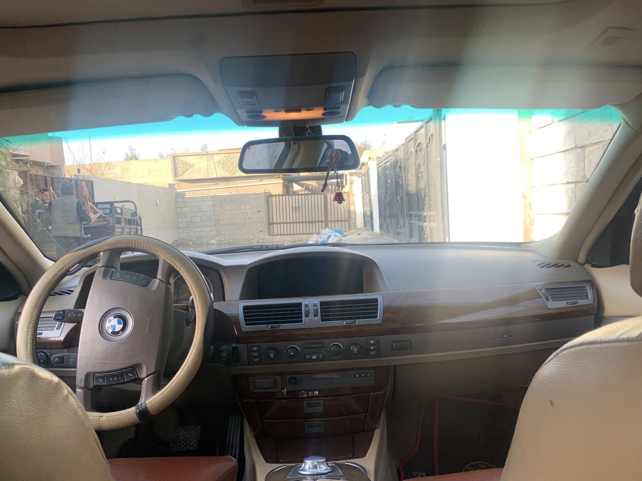 سياره بيئم باخره حجم 745 مديل 2005 مكفوله من الكلبه والكص والخياس والضربه القويه والعيب الشرعي دخول جديد رقم وسنويه طبق الاصل 
مواصفاتها فول 1/1
مكينه 8سلندر
منضومة زنون عالي ناصي 
كير تعليك 
كشنات كهربائي 
بصمه 
تبريد+تدفئة 
كشنات جلد 
ثلاجه خلفيه
تبريد 3قطع
تخم تاير 
بلوجكترات زنون 
مثبت سرعه 
تحكم استيرن جهتين 
سنتر لوك 
فتحه سقف 
تبريد تدفئه بلكشنات 
دواخل بيجي 
شاشه كبيره 
حداديه 100%
سياره هواي بيه مواصفات بعد سعره 60مكانها كركوك المركز 
***********
