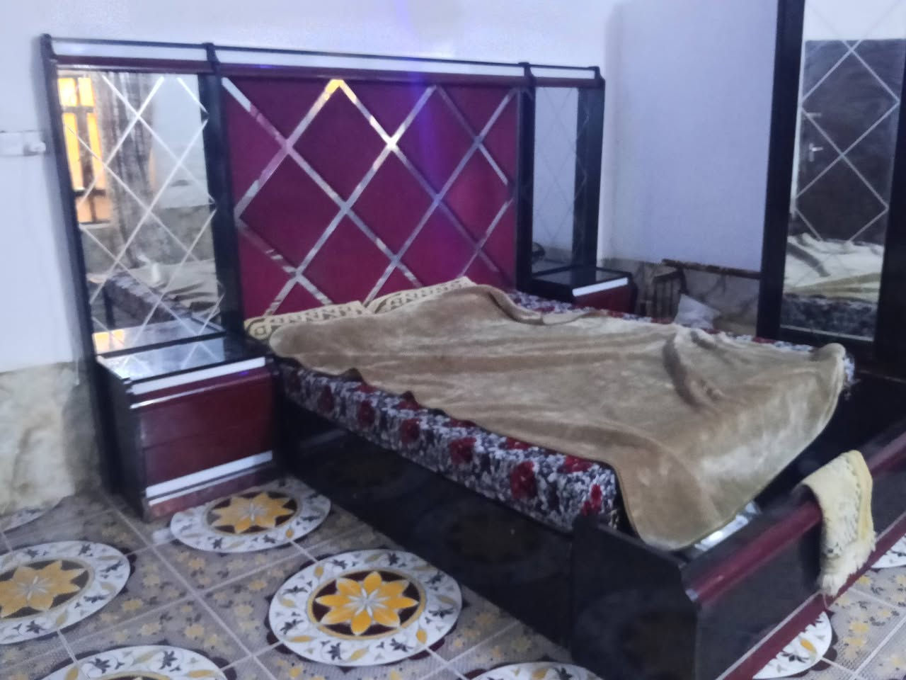 غرفه تركيه عشر قطع للبيع سعر 600 وبيها مجال***********
