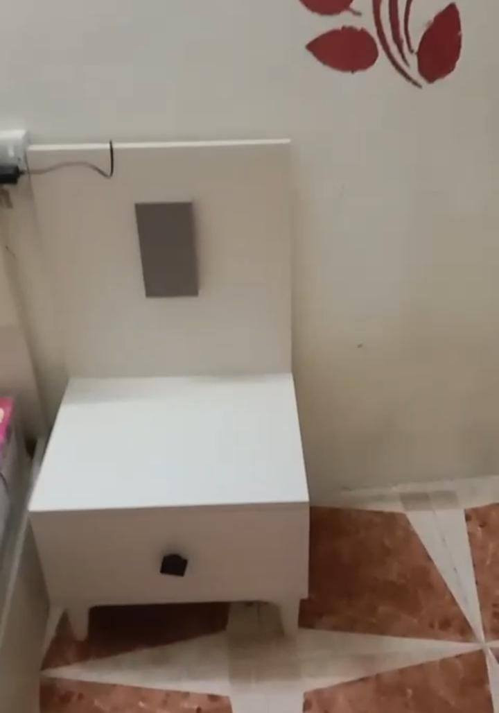 سلام عليكم غرفه نوم 5قطع سعر 600 الف جديده غير مستخدمه مكان الكاظميه شارع أكد ***********
