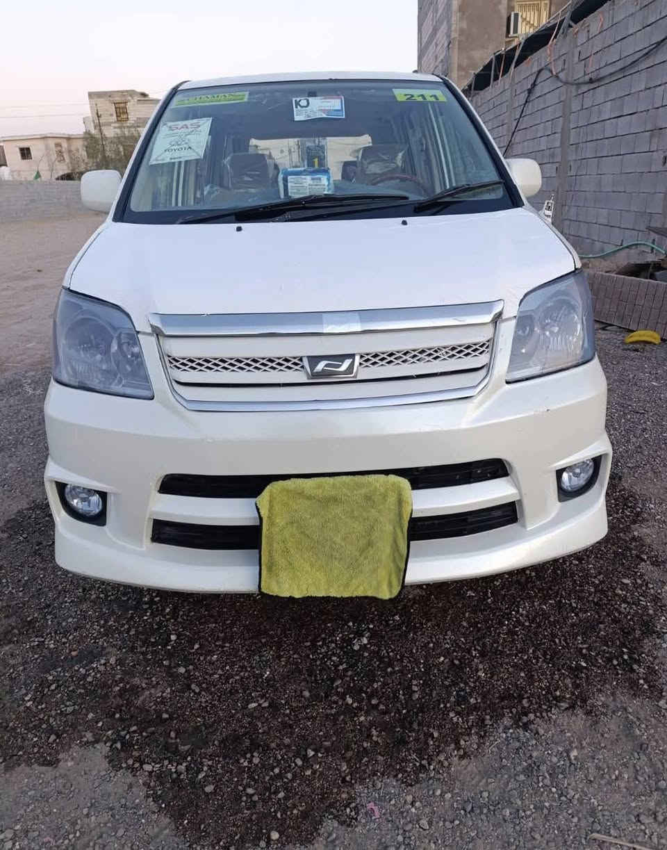 سلام عليكم سياره نوها تيوته مديل 2005 ب اسمنه رقم بصره تحويل مباشر سياره جديده كرستاا تبريد 3قطع محرك وكير وحداديه وتخم تاير كله جديد عنوان البصره الهارثه المشان رقم *********** البصرة, العراق
