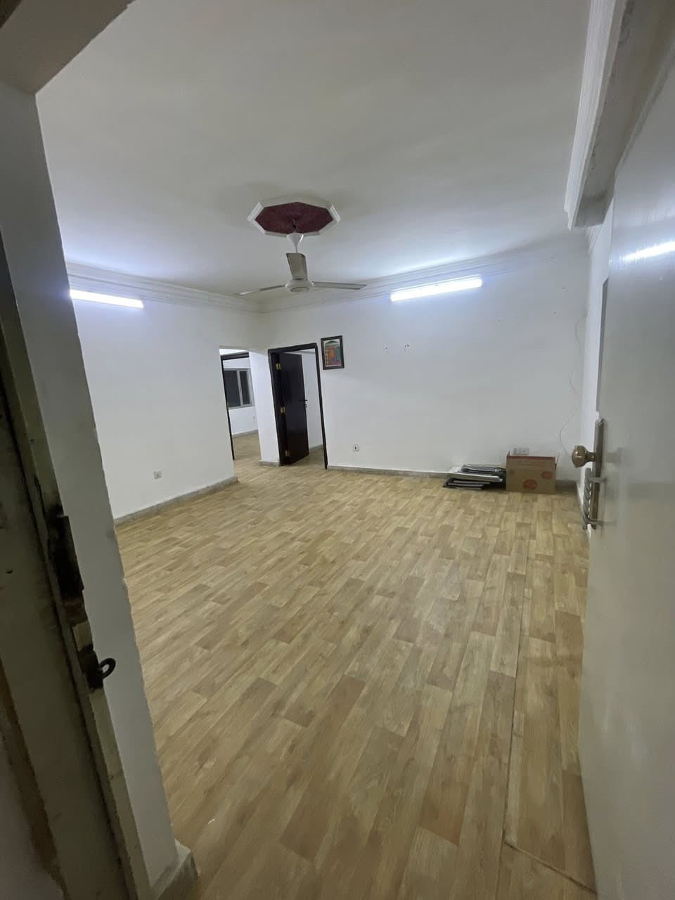 🔴شقق للايجار في الكرادة🔴
📍الموقع : كرادة داخل موقع مميز تجاري
🔷شقة 1 : مشتمل معزول مساحة 190 متر غرفتين وصالة ومطبخ وحمام مع ترك طابق ارضي مع كراج يتسع لاربع سيارات 
🔷شقة 2 : غرفتين وصالة ومطبخ وحمام طابق ارضي 
🔷شقة 3 : غرفة وصالة ومطبخ وحمام طابق ارضي 
🔷شقة 4 : غرفة وصالة ومطبخ وحمام طابق اول 
🔹حالة الشقق  : نظيف 🔹
🔹يصلح ايجار : شركات/ عوائل🔹
————————— 
🏢 شركة المستقبل للاستثمار والتسويق العقاري 
🔺نستقبل كافة عروضكم وطلباتكم 
🔺للاستفسار : 
***********
