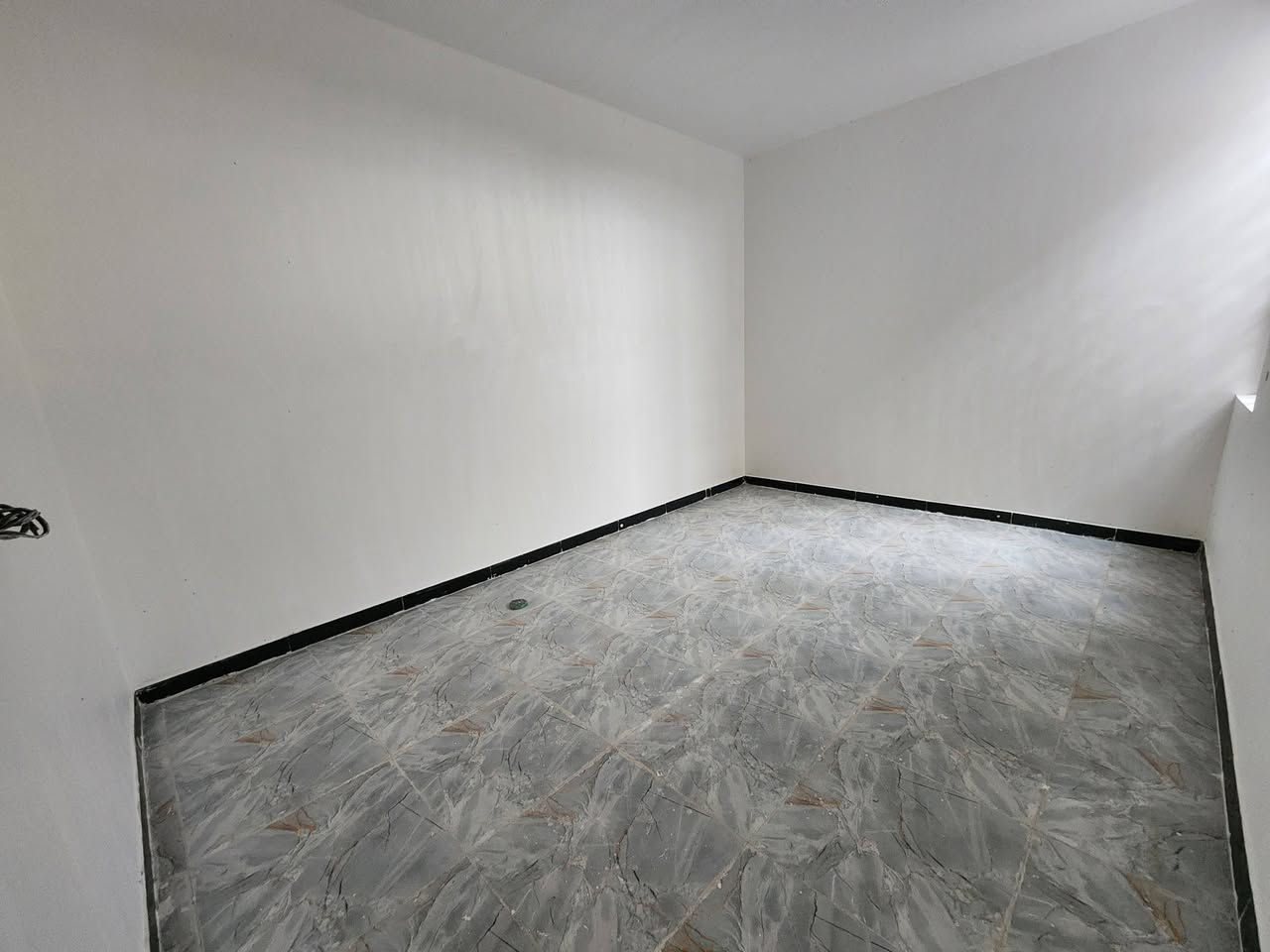 بيت للبيع  120م  البيت اساس صب كونكريت بناء طابوك( البيت جديد )
طابو زراعي سند 25 مداور بأسم المشتري  
يتكون صاله واستقبال ومطبخ وغرفة   وصحيات داخلية وخارجية العنوان البو جاسم خلف حي الحضاره النزلة المقابل مدرسة العبير
الاستفسار أتصل  ***********+*********** واتساب او مراسلة الصفحة ***********
