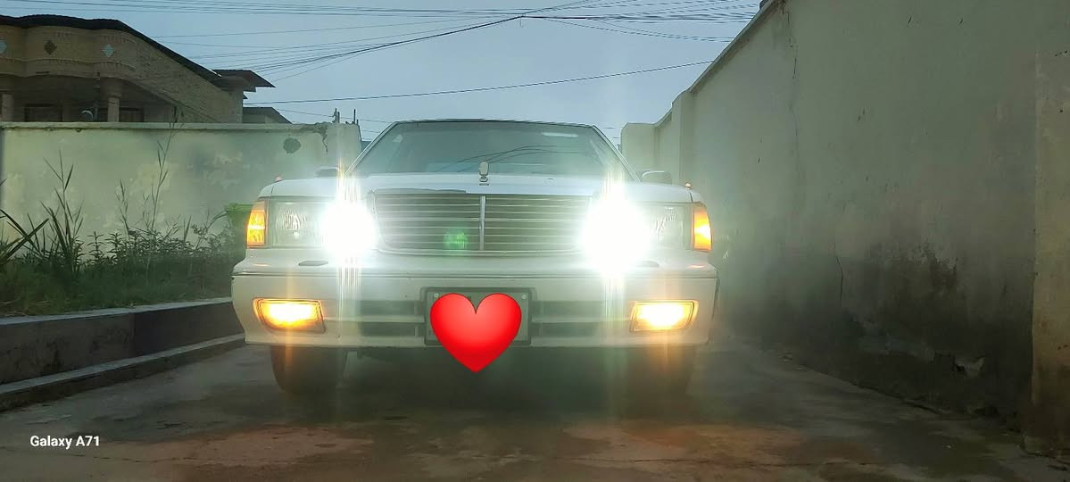 لسلام عليكم 
نيسان سدرك موديل 2001 كير عادي بلاد محرك بلاد السياره كلشي شغال بيه تبريد ثلج بس خلص الغاز لان مسرب من الواشر وتركته عالصيف بس صار نيتي ابيع لان محتاج عندي بناء كير محرك حداده تايرات كهربائيات كل شغال السياره مبدل بيه بنيد وبيه مكانات صبغ رش بدون معجون بسبب الصبغ واكع مثل ما واضح بالصور اكو مكانات صبغ واكع السياره جاهزه ترايك وين ما يعجبك  رقم شمالي باسم الكردي تريد وكاله تريد 
السعر 56 وبيه مجال قليل حك الجيه 
واذا اكو راس الثور مكصوص قماره اروس وحاضر للفرق
مكان السياره البصره قضاء القرنه  
اني مكلف بالنشر هذا رقم صاحب السياره  موجود بيه واتساب ***********
