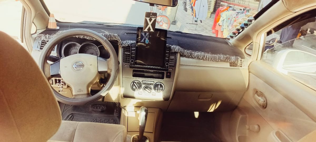 السلام عليكم نيسان تيدا مكفوله من ضربه موديل ٢٠٠٦ كير مكينه خير من الله تخم تير هذا رقمي ***********
