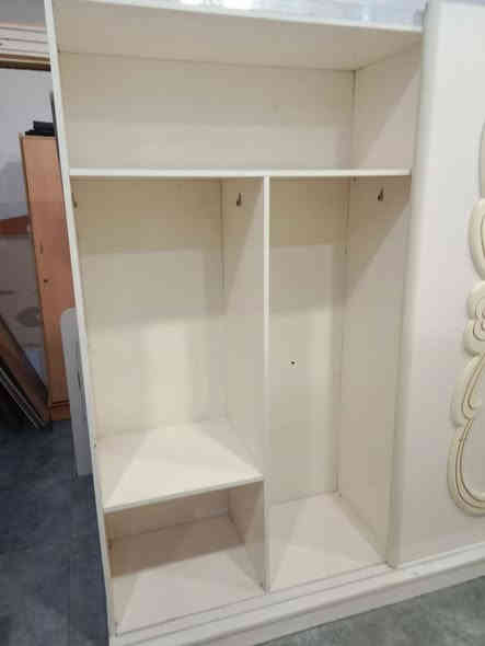 غرفة نوم للبيع مع شد ونقل ودوشك واصل للبيت سعر 350 للتواصل ***********
