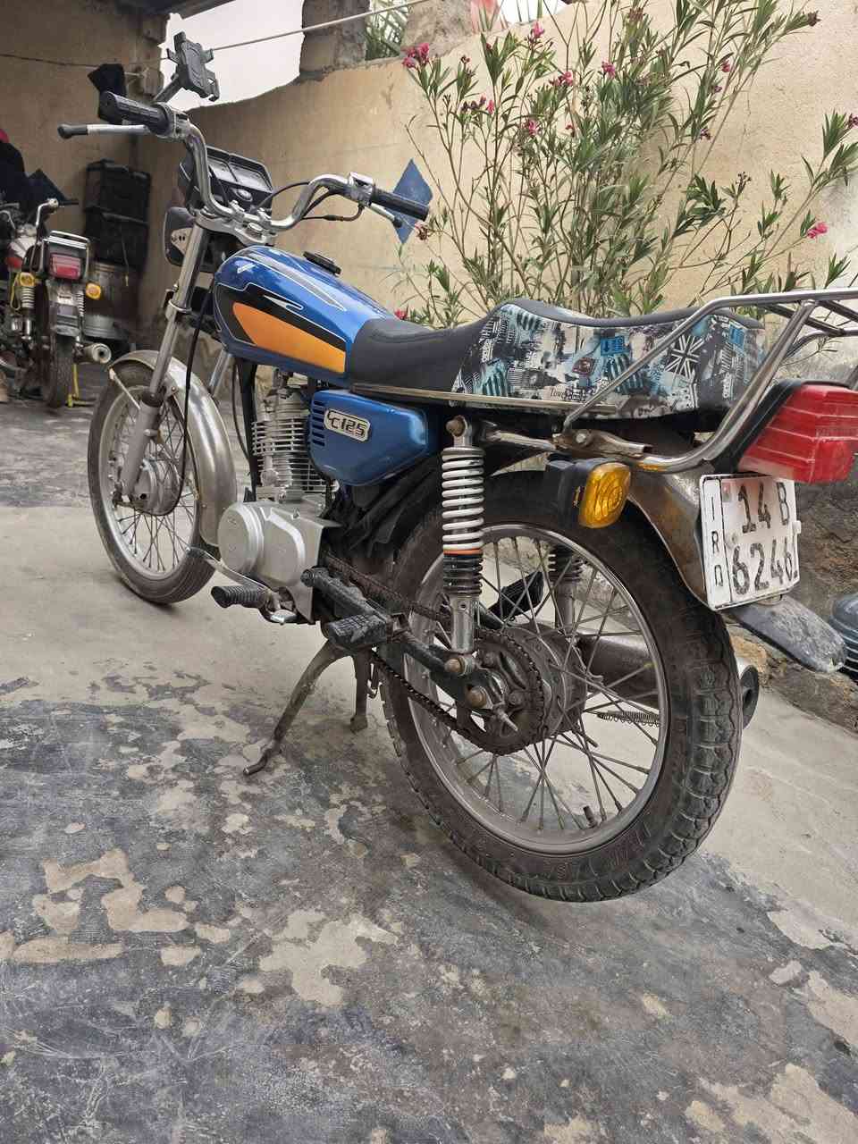 دراجه نامه رقم وسنويه ثاني يوم احولك نضيفه وحتى ماغاسلها السعر 1600 مكاني بصره 5ميل رقمي ***********
