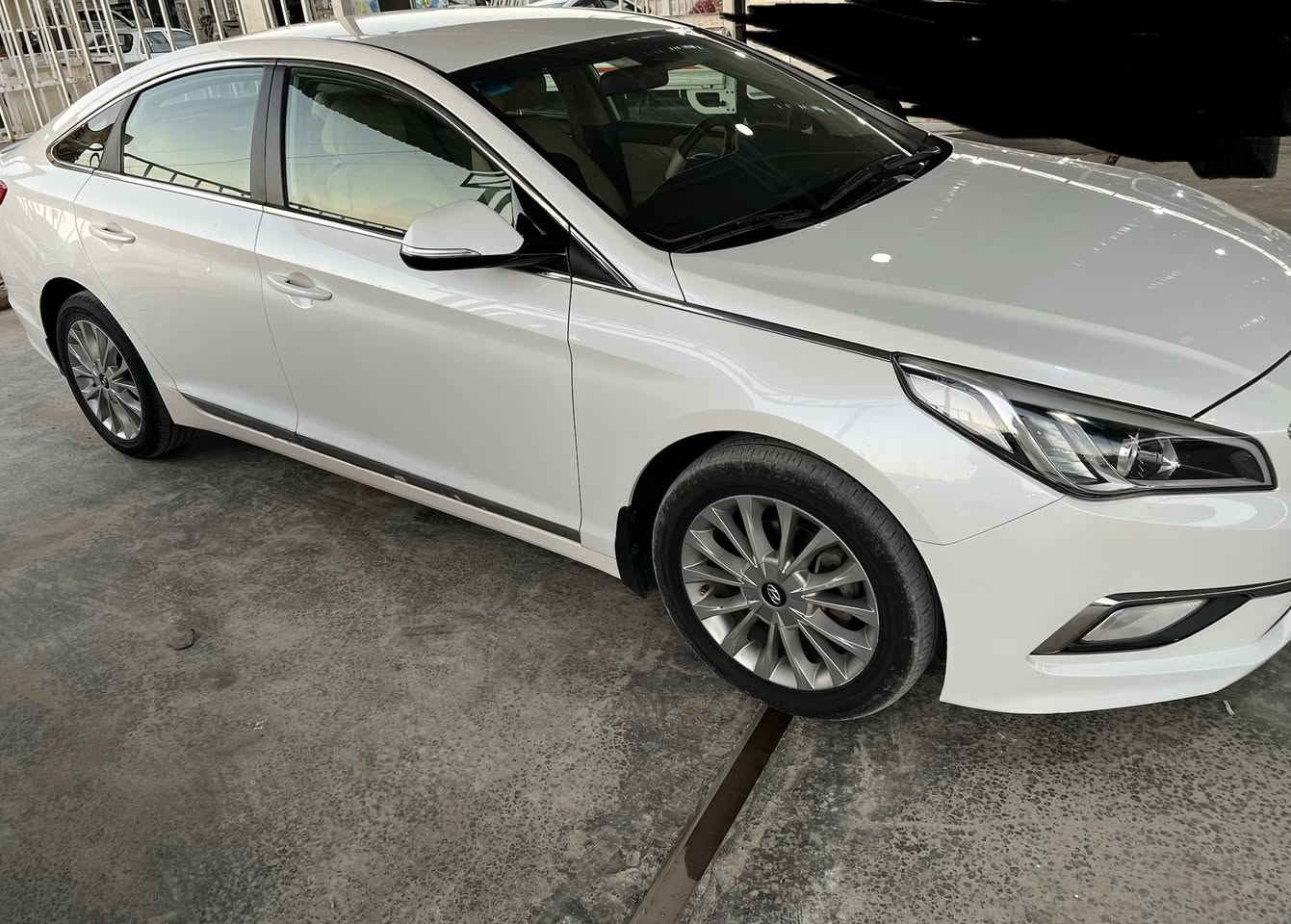 سلام عليكم
سوناتا 2016 خليجي 

الشركة الدوليه العراقية 

مكفولة من التبديل بيها صبغ شبرين بالهلال الخلفي  الايمن واضح بالسونار

مكينة 2400 دوش 

مواصفات الاعتيادية 

كشنات جلد

وكشن السايق كهرباء

تحكم استيرن 

اشاير مري مري شفط 

انظمة قيادة

شاشه وكامره 

لد امامي 

حساسات 

دبل صالنصه

السعر 158 وبيها مجال

رقم بغداد الجديد باسمي تحويل مباشر 

رقم صاحب السيارة 

***********
