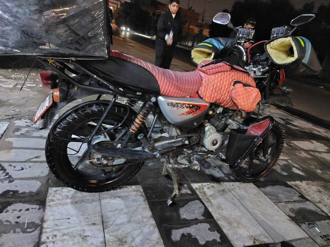 بوكسر موديل 23 رقم بغداد ماشيه 33حقيقي الدراجه چانت محجوزه مماشي هواي تحويل ثاني يوم كفاله مكينه وين متريد انوديهه وكلچات جديده صار شهر مبدلهن اول تبديله رقم *********** السعر 2و900 وبيهه مجال لشراي
