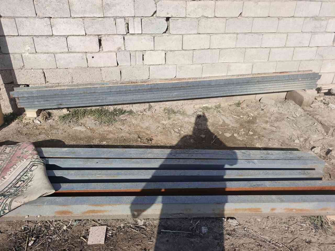 السلام عليكم شيلمان للبيع حجم وسط العدد ٣١شيلمانه   سبب البيع طلعن قصار مايرهمن مكان ناحيه النجمي ابيع مفرد وشلع للعلم مامستخدمات ***********
