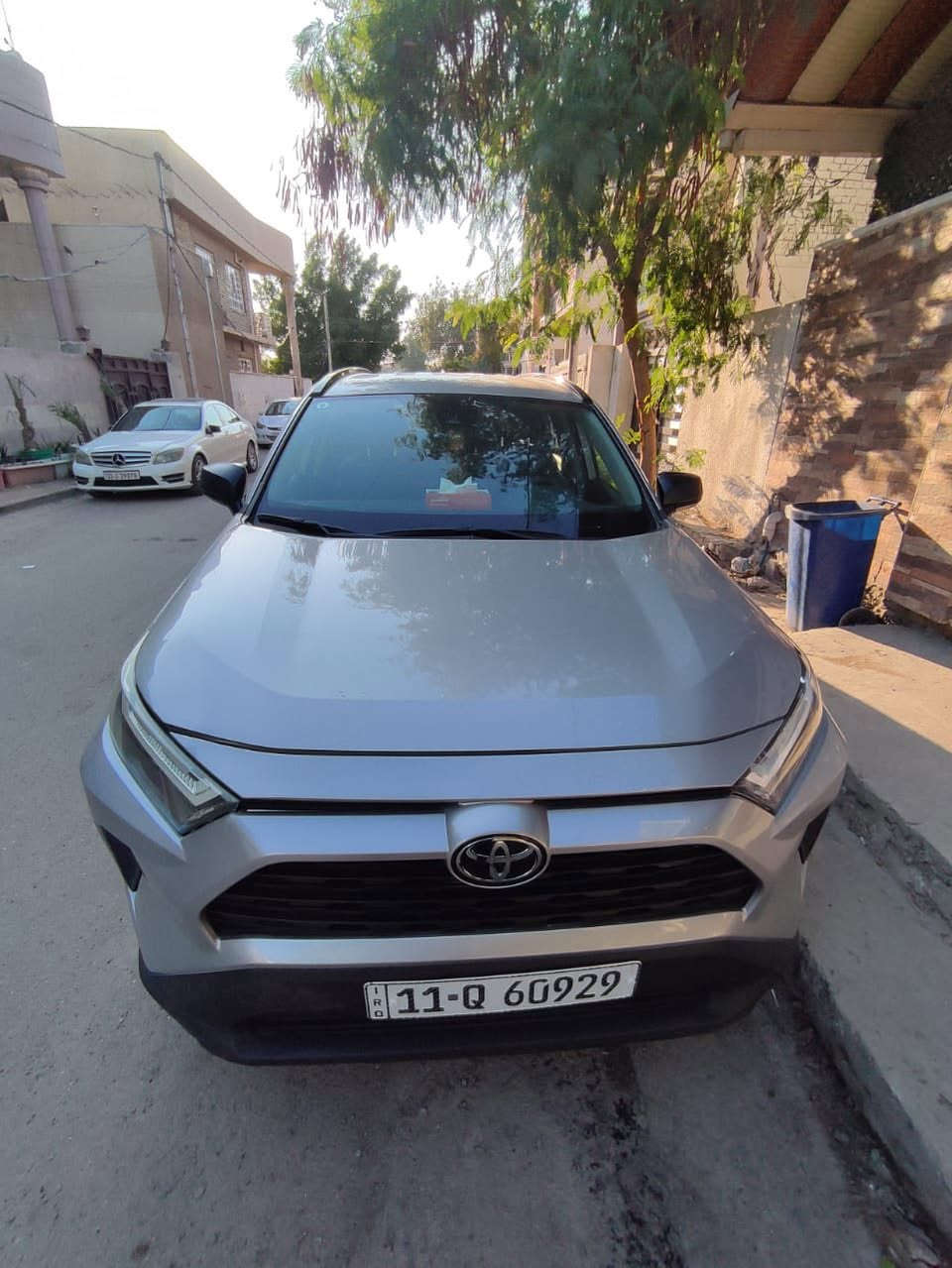 السلام عليكم

تويوتا راف فور LE هايبرد وارد امريكي حادثه واضح بالمنشور جاملغ امامي وحافة البنيد صبغ
 وجاملغ الخلفي p d r شاصي والغد مكفولات

رقم بغداد بإسمي موديل 2025 دخول جديد

لون سلفر

كامله مابيها اي نقص بحالة الوكاله

ارباك برده فقط

المواصفات:

- سويچ

- لايتات LED

- مثبت سرعه تفاعلي Adaptive Cruise Control 

- رادار امامي مانع تصادم

- رادار تحديد مسار

- تحكم ستيرن كامل

- ويل كب 18 سموك 

- ٣ انظمة قياده

- اوتو هولد

- هاند بريك بصمه

- شاشة كبيره نظام ابل كار بلي

- كاميرا خلفيه

- فور ويل (دفع رباعي)

ماشيه ٣ الف بعده زيرو
السعر المطلوب 242 ورقه  وبيه مجال بسيط رقم بغداد

مكان السياره بغداد / حي الاعلام 

***********
