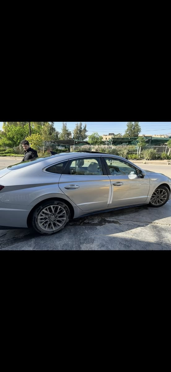 سوناتا موديل 2020 فئة لمتدد فول
ايرباك بردة فقط 
حادثهة جاملغ وباب مال سايق 
وصار بيهة بلعراق ربع البنيد صبغ
رقم بغداد
محرك ٢٥٠٠ جي دي اي 
ماشيه (١١٠  الف كيلو متر مو ميل))

- بصمة ابواب لمس + تشغيل + صندوق

- بانوراما ( فتحة سقف ) + بردة سقف كهربائي 

- دشبول دجتال 

- كشن كهرباء  

- كشنات تدفئة وستيرن 

( android auto + apple car play)

امامي وخلفي وجانبي + توقف تلقائي

- اشاير في المري + نفطة عمياء في المري

- سستم صوت BOSE الصوت 12 سماعة و دمام 2

عدسات LED بكلايتات لد

14- هاندبريك بصمه + اوتو هولد للتوقف في الازدحامات

- شاحنة طوارئ شحن سريع

- منفذ USB امامي خلفي 

- نظام الترحيب عنده الاقتراب داخل وخارج السياره

- وضعيات قياده  

- نظام تحديد المسار 

- مثبت سرعه 

- نظام مستشعرات في الباب من تنفتح الباب تتوقف السياره 

السيارة مكانها بغداد شارع فلسطين
اي استفسار الاتصال على الارقام

 غير متواجد على فيس فقط واتساب واتصال

سعرها 160   ورقة  

--

***********  

واتساب او الاتصال عالرقم
بيهة ملاحضات بسيطة

