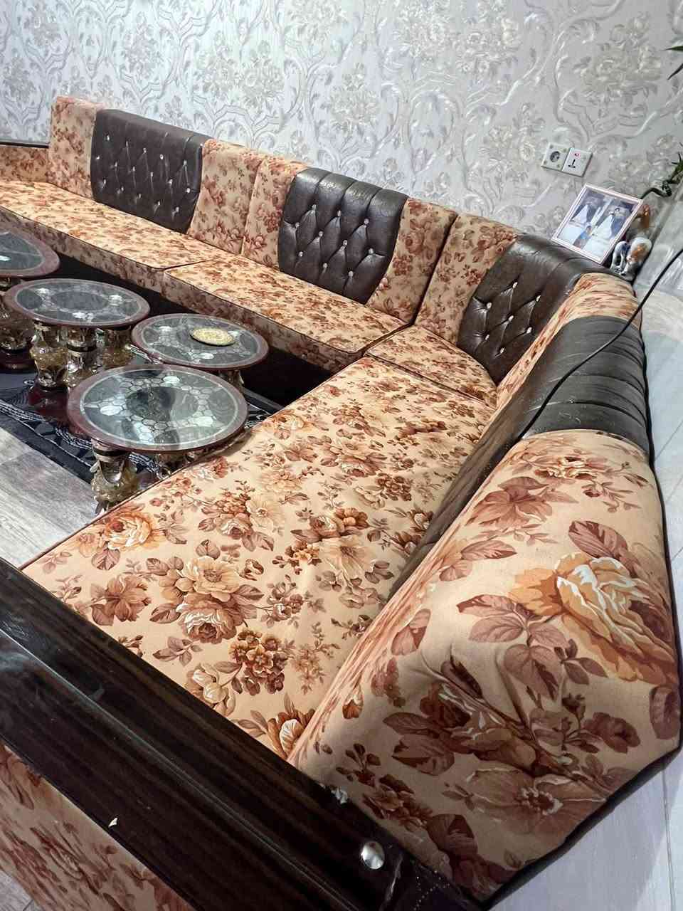 ديوان نظيف مع الطبلات شرط المدافع للبيع
***********

