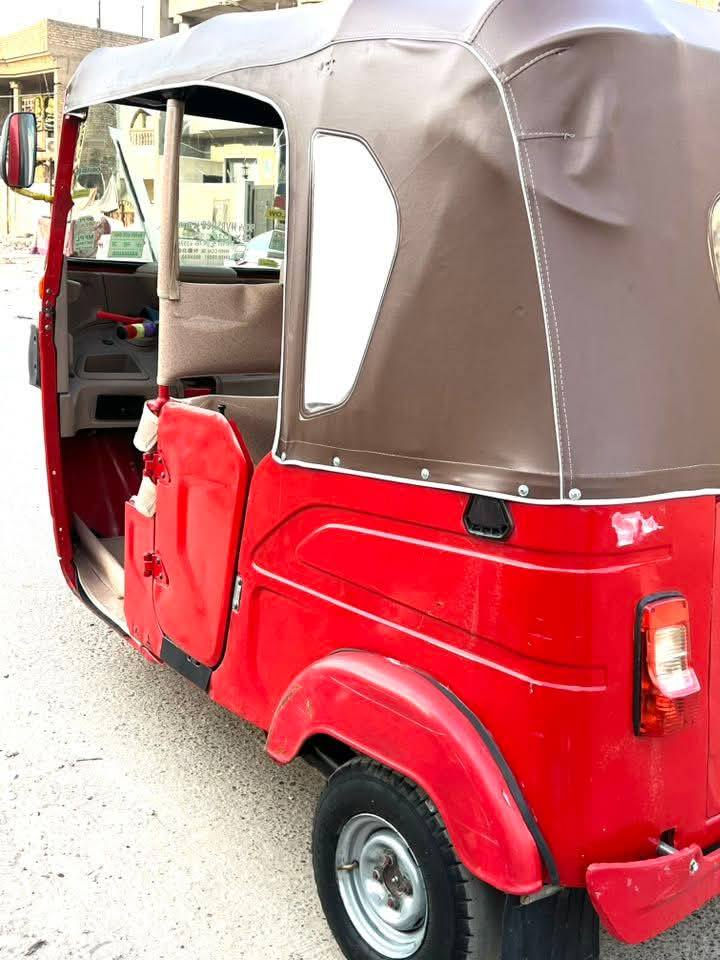 سلام عليكم تكتك ل بيع موديل 22رقم بغداد مكان ديالئ سعر 8و300الاتصال علا الرقم ***********
