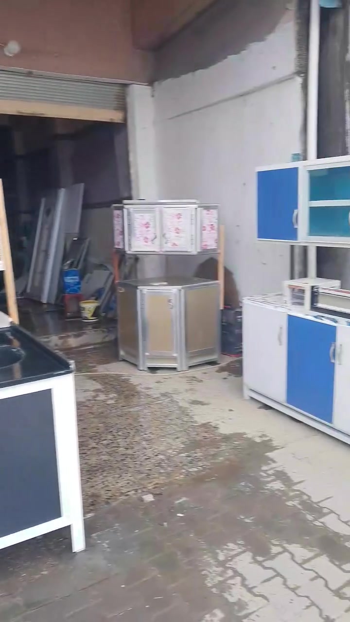 تحيه طيبه للجميع معمل ومعرض للبيع نجف شارع مكتب الرشيد قرب تقاطع الهنديه كتر ميوزه 2دريلات 2كوسره همر مولده 12امبير معمل مجهز كامل مع كاونترات المحل شغال خير من الله ولاكن سبب الدوام للاتصال ***********
