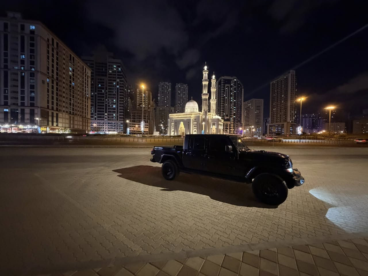 السلام عليكم جيب كلاديتر موديل ٢٠٢٣ رقم سليمانيه ب اسمي سته سلندر مواصفاته سبورت  سعر ٢٩٥$ موجوده ب سليمانيه *********** سياره مابي صبغ
