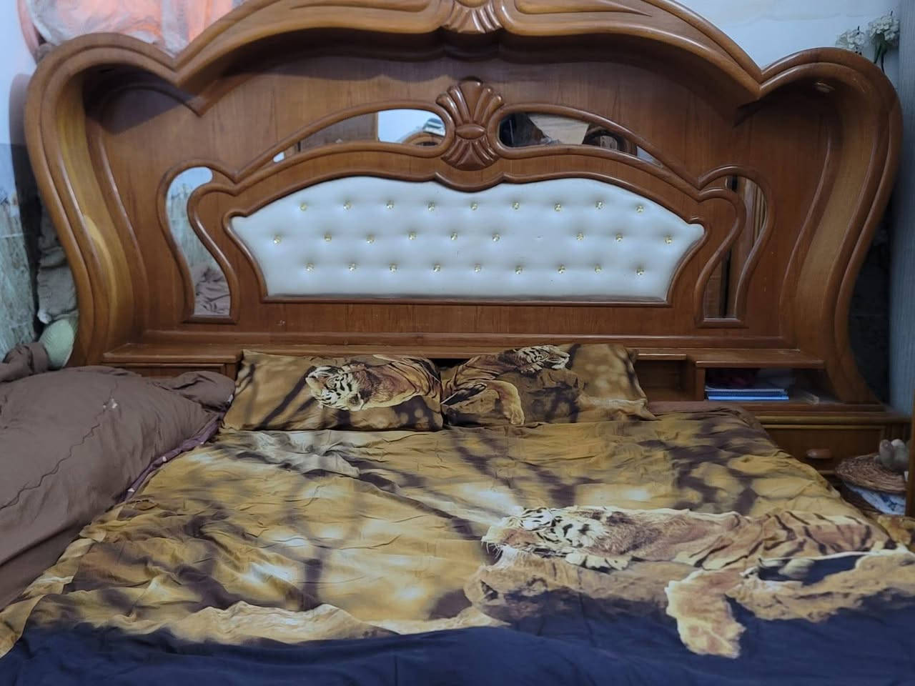 مرحبا مكلف بالنشر غرفه اخشاب صاج تسگام شغل عراقي درجه اولى 6 بوب نظيفه جدا للبيع للاستفسار واتساب ***********
