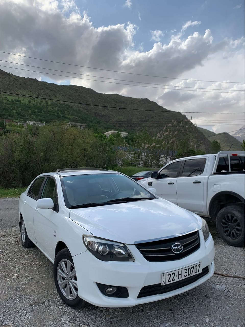 بیوایدی مۆدیل ٢٠١٤ رەنگ سپی سەیارەکە هیچی نیە تەنها تەزرەی هەیە بێ بۆیاغە سەیارەکە فول مواسەفاتە تەنها گێر عادیە سلایتە بەسمەیە کوشن جلدە سەیارەکە لە شەریکەوە تاکو ئێستە ١ دەستە بەناوی خۆمە رەقەم و سەنەوی نوێیە تاکو ٢٠٣٠
رەقەم تەلەفۆن:***********
شوێن:سۆران
نرخ:٦٤ مرغصور, أربيل
