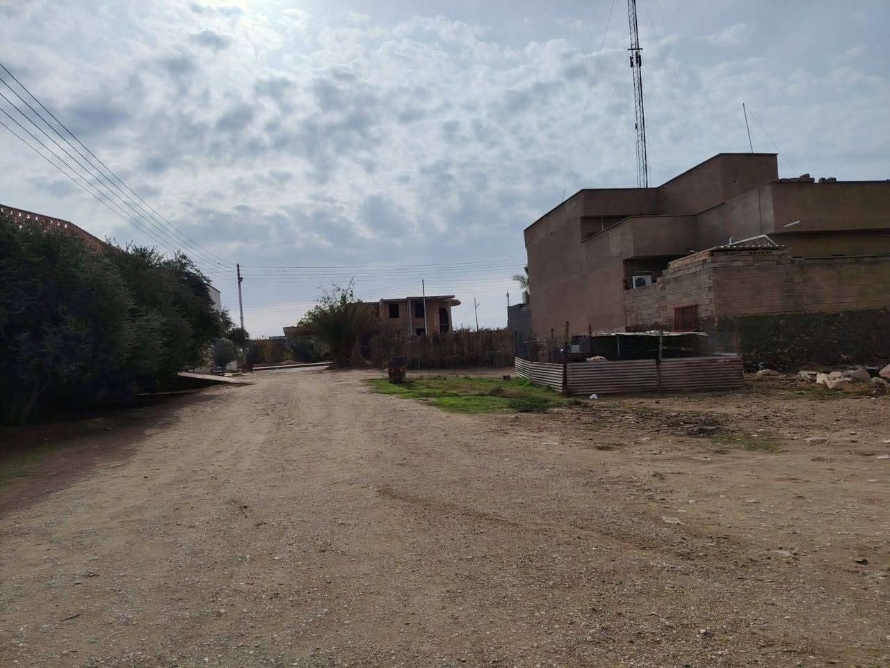 قطعة أرض للبيع طابو صرف ركن في الوسطى قرب جامع عبد العزيز
مساحة القطعة/300متر
السعر/27مليون وبيه مجال 
عنوان المكتب الانبار/حديثة/حي العسكري/ مقابل أسواق علي نصيف للاستفسار الاتصال على الرقم 
***********
