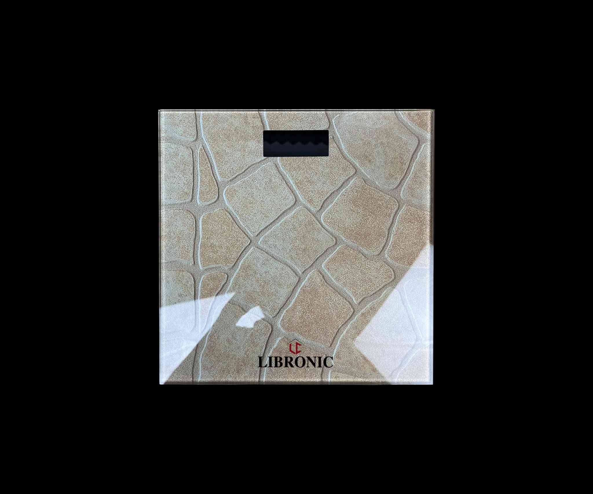 تخفيض نااار على الميزان الذكييي 
20الفففففف فقطططط 🔥🔥🔥
التفاصيلل 👇👇

ميزان الكتروني رقمي ليبرونك وزن 180 كغم شاشة ذكية بتقنية قياس حرارة الغرفة

الاستخدامات:

المتابعة الدقيقة للوزن واللياقة البدنية بشكل يومي في المنزل أو في الصالات الرياضية (الجيم).

مراقبة الوزن بانتظام أثناء فترات اتباع الحميات الغذائية (الدايت) أو برامج بناء العضلات.

قطعة ديكور عصرية ومفيدة جداً داخل غرف النوم أو الحمامات بفضل تصاميمه الفاخرة.

المميزات:

منظومة مستشعرات فائقة الدقة (High-Precision): مجهز بأربعة مستشعرات وزن ألمانية متطورة (Strain Gauge Sensors) توفر قراءة فورية وعالية الدقة للوزن مع نسبة خطأ لا تتعدى 100 غرام فقط.

شاشة LCD رقمية تفاعلية متعددة المؤشرات: الشاشة لا تعرض الوزن فحسب، بل تحتوي على ميزان حرارة مدمج ليعرض درجة حرارة الغرفة الحالية (°C) بالإضافة إلى مؤشر مستوى طاقة البطارية.

تشغيل وإغلاق ذاتي ذكي (Step-On): يعمل الميزان تلقائياً بمجرد الوقوف عليه بفضل حساسات الضغط الذكية، وينطفئ ذاتياً بعد 8 ثوانٍ من النزول عنه للحفاظ على عمر البطاريات.

تصاميم ونقوش زجاجية فاخرة (3 خيارات): السطح مصنوع من الزجاج المقسى (Tempered Glass) المتين والمقاوم للصدمات، ومتوفر بـ 3 طبعات ليزرية فاخرة أسفل الزجاج (تصميم الجلد المبطن بالنقوش الذهبية، تصميم جلد التمساح الكلاسيكي، وتصميم الحجر الموزاييكي البيجي).

قواعد هيدروليكية مرنة مضادة للانزلاق: يحتوي من الأسفل على 4 قواعد مطاطية عريضة تمتص الصدمات وتضمن توازن الميزان وثباته الكامل على الأرضيات الصلبة لمنع الانزلاق.

الملاحظات:

⚠️شرط الأرضية الصلبة (مهم جداً): كما توضح الإرشادات في [photo5346198694350494076w.jpg]؛ يجب وضع الميزان دائماً على أرضية صلبة ومستوية تماماً (مثل السيراميك، البلاط، أو الخشب الصلب). تجنب تماماً وضعه على السجاد، الموكيت، أو الأسطح اللينة؛ لأن ذلك يمتص الضغط ويؤدي إلى قراءة قفل وزن خاطئة أو غير دقيقة.

⚠️رمز الخطأ (Lo): عند ظهور كلمة "Lo" على شاشة العرض الرقمية، فهذا مؤشر ذكي (Low Voltage) يعلمك بأن طاقة بطاريات الـ AAA قد أشرفت على الانتهاء، ويجب استبدالها فوراً ببطاريتين جديدتين ليعود الميزان بكفاءته الكاملة.

⚠️رمز الخطأ (o-Ld): عند ظهور كلمة "o-Ld" على الشاشة، فهذا يعني (Overload  حمولة زائدة)؛ أي أن الوزن الموضوع فوق الميزان يتجاوز الحد الأقصى المسموح به وهو 180 كغم؛ يرجى رفع الوزن فوراً لحماية الحساسات الهيدروليكية الداخلية من التلف.

⚠️رمز الخطأ (Err): إذا ظهرت كلمة "LCER" أو "Err"، فهذا يشير إلى حدوث خلل في برمجة المستشعرات بسبب الصدمات القوية أو التخزين الخاطئ؛ احرص على عدم إلقاء الميزان أو تعريضه للضربات الصادمة.

البطاريات المدرجة في الكارتون منتهية الصلاحية ولا تعمل يجب توفير بطاريات جديدة لكي يعمل.

القياسات:

أقصى وزن للتحمل: 150 كغم  180 كغم (330LB  396LB) | أقل وزن فعال: 7 كغم.

التدريجنسبة الدقة: 100 غرام (0.2LB).

نوع البطارية: يعمل بواسطة بطاريتين ريموت عاديتين من نوع AAA (1.5V) [photo5346198694350494074w.jpg].

وحدات القياس: إمكانية التحويل بين الكيلوغرام (Kg) والباوند (Lb) عبر مفتاح التحويل الخلفي.

قياس المنتج الكلي: 30 × 30 × 3 سم.

أبعاد كرتون التغليف: 33 × 6 × 33 سم.


**إذا كنت صاحب هذا الإعلان وتريد حذفه لأي سبب، رجاءا أرسل رسالة إلى الدعم الفني**
