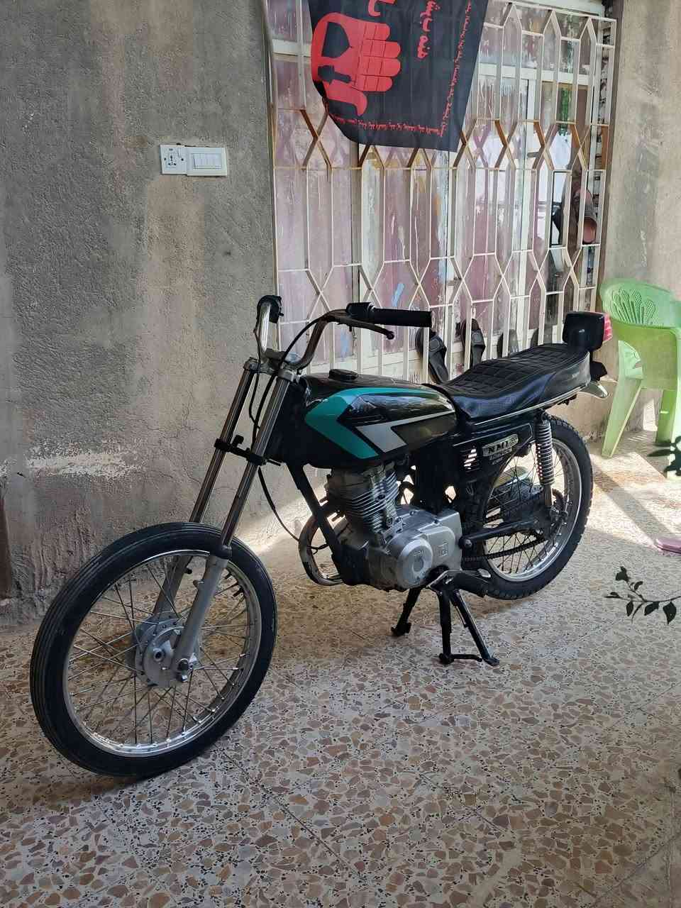 يراني للبيع نامه شلامجه الشاصي جديد بجيس السعر ٥٠٠ وبيه مجال قليل دراجه نضيفه الرقم *********** عنواني عماره دبيسات
