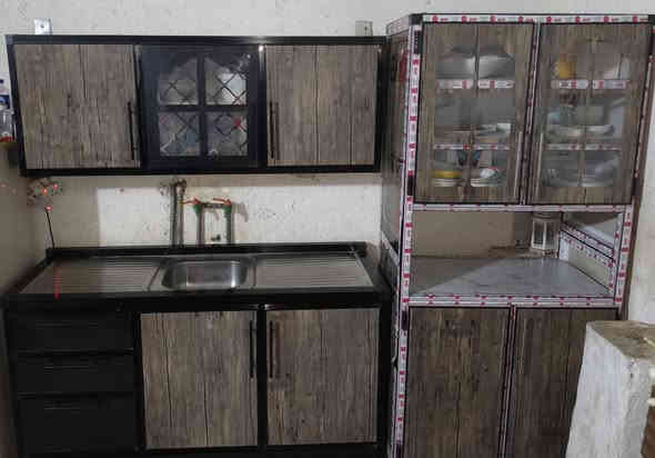 السلام عليكم من رخصة الادمن يوجد غراض منزليه كاونتر وبلازمه ٥٨ ضد الكسر هيتاشي معه الميز مالتهه العنوان البياع مواصلات الخامسه ***********
