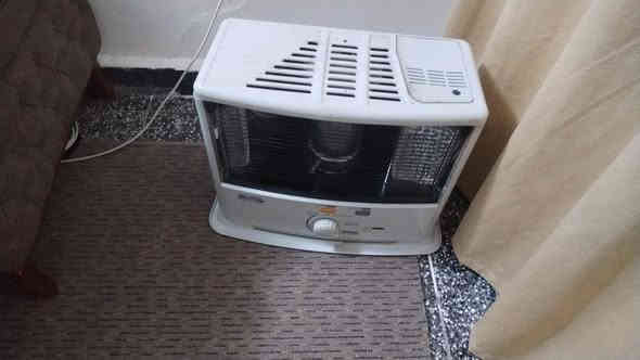 السلام عليكم عندي صوبه نفطيه ياباني اصلي نضيفه جدا رايدها ب١٥٠الف وبيها مجال ***********
