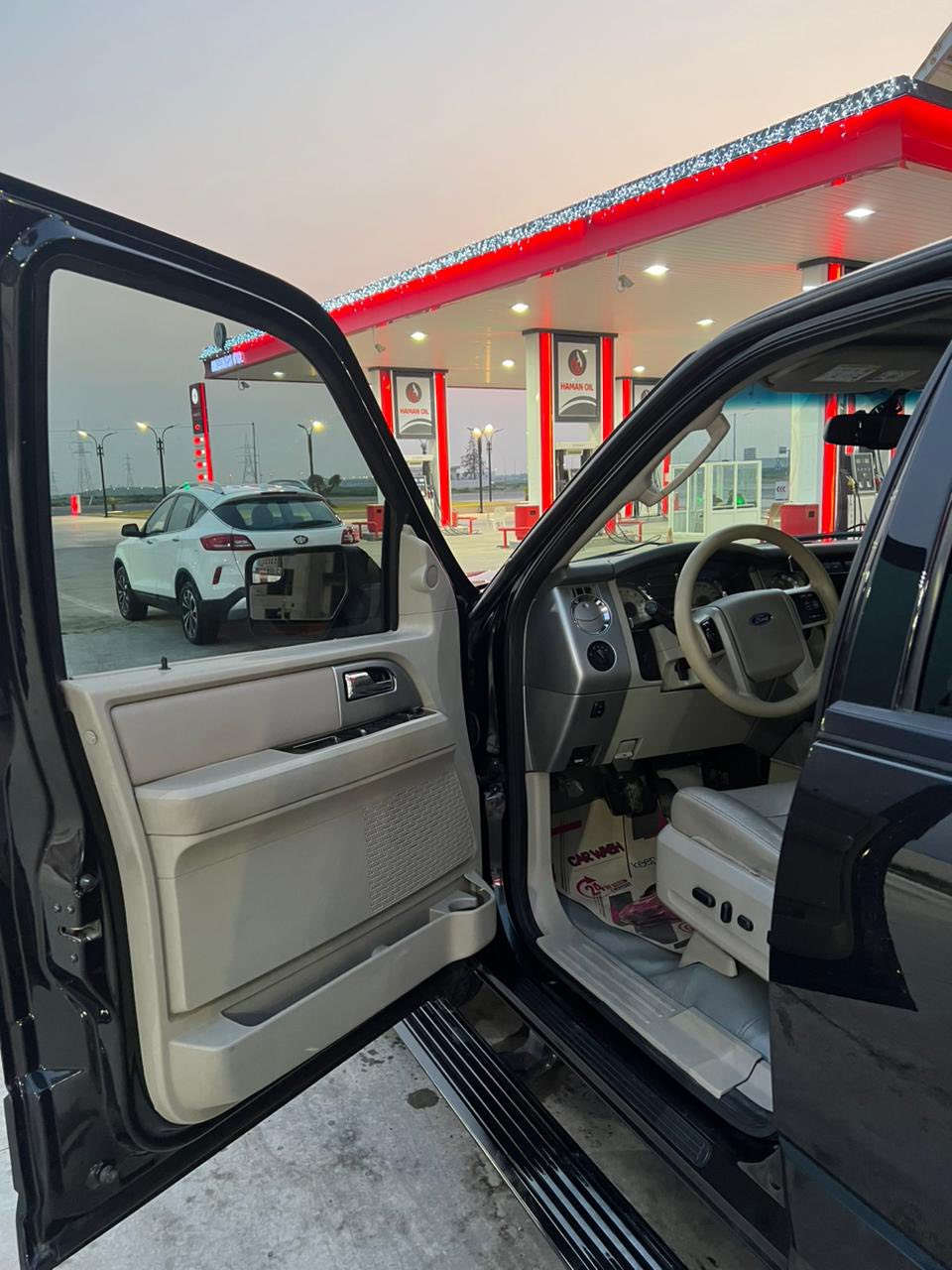 Ford expedition 2013
Limited 
4+4 suv 
100 miles 
Shareka Niva 
***********
