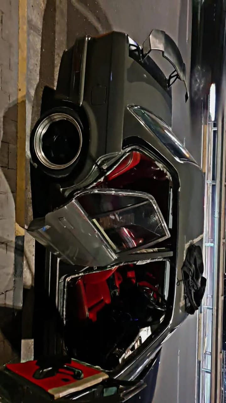 السلام عليكم بي ام زعره مديل ١٩٩٠
لون اسمنتي 
مكينه صقر ٢٨ 
كير جاترك 
غرفه ام 
ويل تو سايز 
رقم ديالى 
السياره يرادلها ترتيب
مصفرة غرامات 
تحويل ثاني يوم 
بيع او مراوس حسب اللقناعه 
مكاني بغداد الحسينيه 
سنويه لل 26 بس بعده ما صاقطه 
سعر 30 وبيهه مجال او مراوس حسب القناعة
الرقم *********** ما متواجد عل فيس خابرني و تدلل
