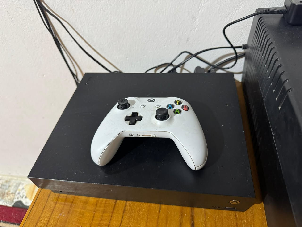 اكسبوكس on X
نظافة 100‎%‎
ذاكرة 1 تيرا
ملحقاته كاملة 
للبيع بسعر 240
 
للتواصل ***********
