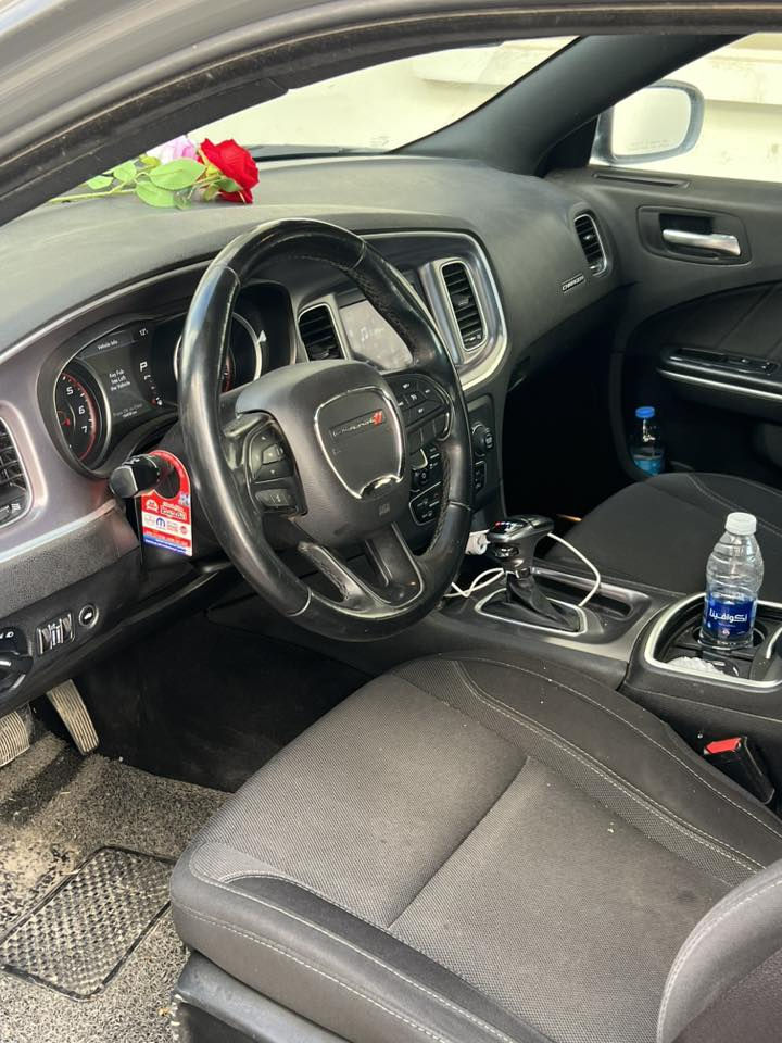 السلام عليكم
@چارجر موديل 19
لون إسمنتي 
3600
رقم سليمانيه
السونار موجود كدامك
***********
