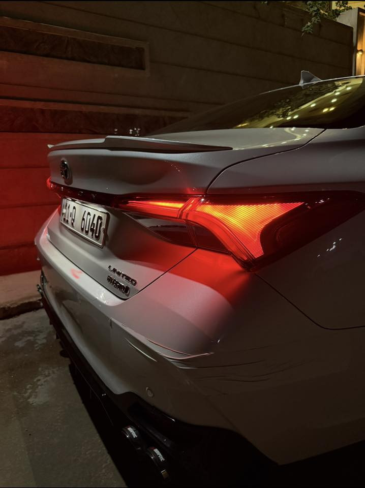 ياالله اللهم صلِ على محمد وال محمد 
تويوتا افالون 2020 وارد امريكي هايبرد لمتد اعلى مواصفات 
محرك 2500 هايبرد اقتصادية وهدوء تام التفويلة تمشيك ٨٥٠ كيلو
لون ابيض 
رقم بغداد مميز باسمي تحويل مباشر ثاني يوم
السيارة حادث فقط دعامية امامية ومبدلة بوحدة جديدة من وكالة ساز يعني كفالة عامة من الصبغ والتبديل بدون دواخل بدون ايرباك كلشي على وضع الشركة 
#المواصفات 

1. شاشه وسطية تحكم كامل للسيارة والاعدادات مع شاشة الكترونية بنظام android auto & apple carplay
.داتا شو لعرض المعلومات على الزجاج الامامي
•فتحة سقف
•اشارات بالمري الجانبية
.لد نهاري
.لايت زينون
.سستم صوت ١٠ سماعات JBL 
.ايرباكات عدد ١١ سليمة بالكامل
.انارة داخلية بلادية لون ازرق 
.قطعتين تبريد 
. حساسات خلفي امام
.ستيرن فول تحكم ٤ جهات مع خاصية محاكاة وامكانية التحدث مع السيارة لتنفيذ الاوامر عن طريق الصوت
. 4 رادارات 360
.كامرة امامية
.كامرة خلفية
.كامرات جانبية
.رؤية محيطية 360 درجة للمساعدة على الاصطفاف
. دخول ذكي لابواب الامامية
. ترحيب شعار avalon عن فتح الابواب
. هاند بريك بصمة
.بصمة تشغيل
.بصمة ابواب
.خاصية الخروج عن المسار مع تحذير نظام (الخروج الامن )SEA
.خاصية تعديل المسار مع اهتزاز السترين وتنبيه
.قيادة الية 
.حساس مستشعر العين للتنبيه قبل وقوع حادث
.تحديد مسار LDA
.كشنات جلد بيجي تطريز ملكي مع تخريم 
.كشنات الامامية كهرباء مع مساج
.كشنات امامية بميزة التبريد والتدفئة
.كشنات خلفية تدفئة 
.تكاية وسطية مع حاملة اكواب ومساحة تخزين
. كشن السائق ميمري وضعيتين
.لايت عدسة بامكانية الدوران مع الاستدارة 
.بكلايت لد
.اوتو بارك
.نقطة عمياء BSM
.مساعد القيادة التفاعلي PSM
.ثلاث وضعيات قيادة eco, normal and sport mode
.رادار جانبي
.رادار خلفي
. رادار امامي
.اوتو ستوب
. اوتو هولد 
. شحن وايرليس 
. استيرن متحرك كهرباء ٤ اتجاهات مع هيتر تدفئة للمقود
.المرآة الجانبية تعتيم
٠المرآة الخلفية بخاصية التعتيم
. تطعيمات داخلية صاج ملكي 
.تطعيمات كروم لمقابض الابواب مع زيكا كروم جانبي اسفل الابواب
.سبويلر خلفي 
.ويل حجم ١٨ مع تخم اطارات جديد برجستون 
.سنتر لوك للسائق والراكب
مواصفات اخرى كثيرة السيارة حيل نظيفة معتني بيها واسخدام شخصي وعليها ادامة مستمرة بالشركة متصرف عليها دينار واحد
مكان السيارة الديوانية
السعر 295  
صور الحادث مرفقة مع المنشر
للاستفسار اكثر الاتصال على الارقام التالية 
***********
***********
