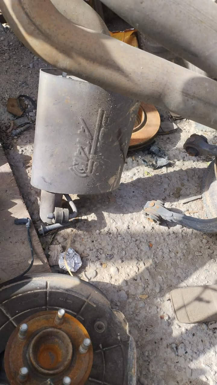 كزوزات Borla ATAK بورلا ايتك كامل قفيص    ًً السعر 400 دولار يرهم موستنك جارجر اوباما
كزوز    Mopar Exhaust) دبات سود اصليات كاملات
بدون لحيم + ماطورات وفيش كاملات حته ضفيره وياهن 
السعر 450 دولار  

مسطر دودج جالنجر موديل 2020 كامله + مثلثات تفصيخ جديده لوك 
السعر 400 دولار 
مكاني الديوانية
***********
