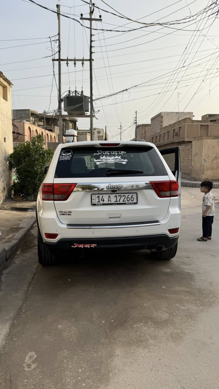 سلام عليكم اخوان جيب كراند شيروكي  مديل 2013 خليجي
سياره فول مواصفات الفئه لمتدد مكينه 3600 سعر لسياره 195 وبيه مجال للشراي 
الاستفسار فقط واتساب او اتصال على الخط ***********
