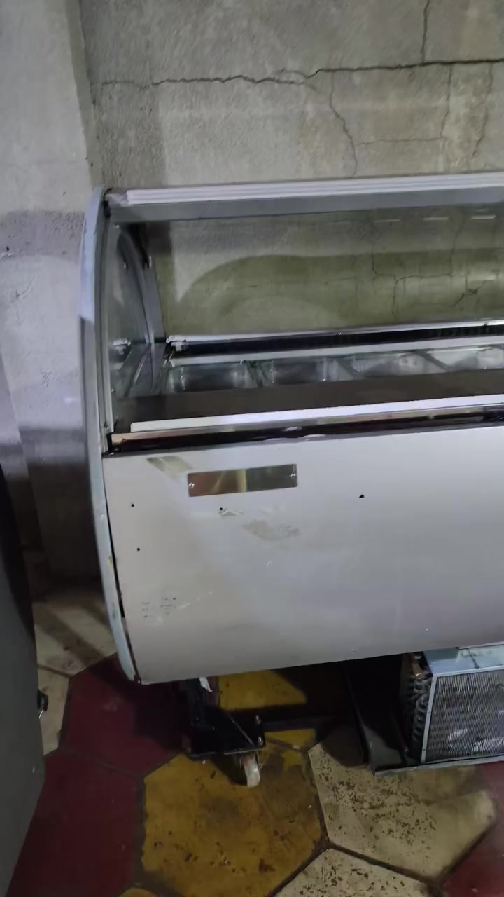 سلام عليكم عندي عارضات ايسكريم شرط الشغل وحده حجم كبير 220 سم شغاله وجاهزه ايطالي مثل ماموضح 16 بلانك كبير والثانيه الحجم الصغير 10 بلانكات شرط الشغل ايطالي كلش نضيفه مع انتاجية ايسكريم ومجمده الحجم الكبير 220 سم تقريبا جديده ممشتغله هواي 
السعر العارضه الكبيره 20 ورقه 
والعارضه الصغير 18 ورقه 
الانتاجيه مليون ونص 
والمجمده ب700 الف  
مكاني كربلاء حي العسكري 
***********
يرهمن اقساط العارضات مع توفر الضمانات
