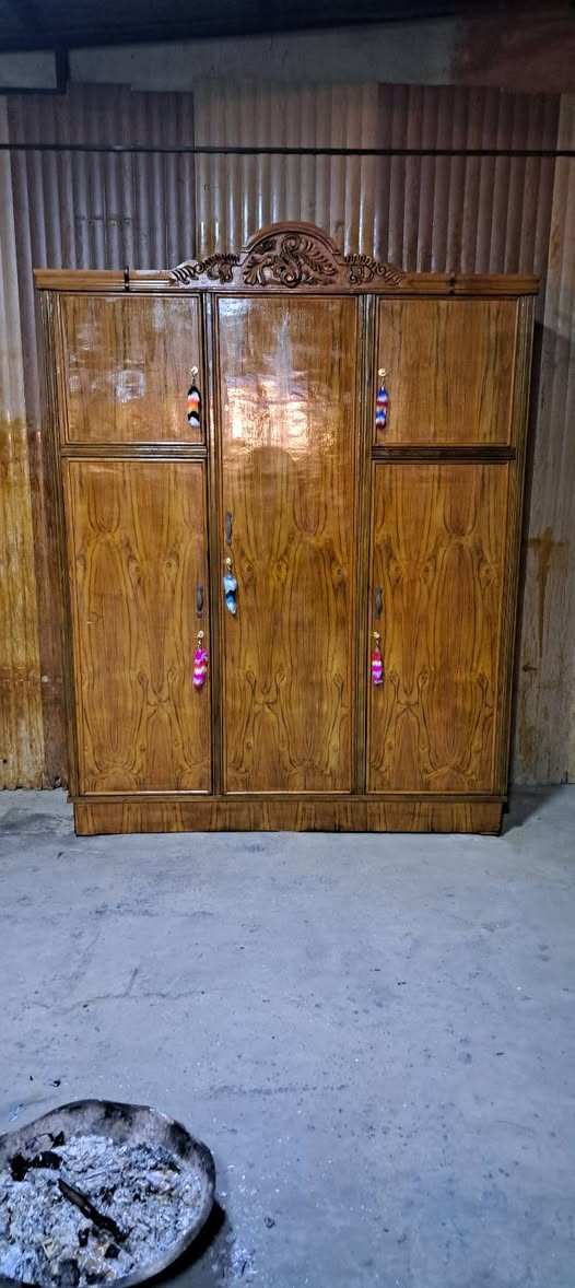 كناتير صاج داخل وخارج سعر الكنتور خمسه باب 375بيه مجال قليل  وكنتور ثلاثه باب 275وبيه مجال مكان لامين ثانيه يوجد توصيل [***********]
