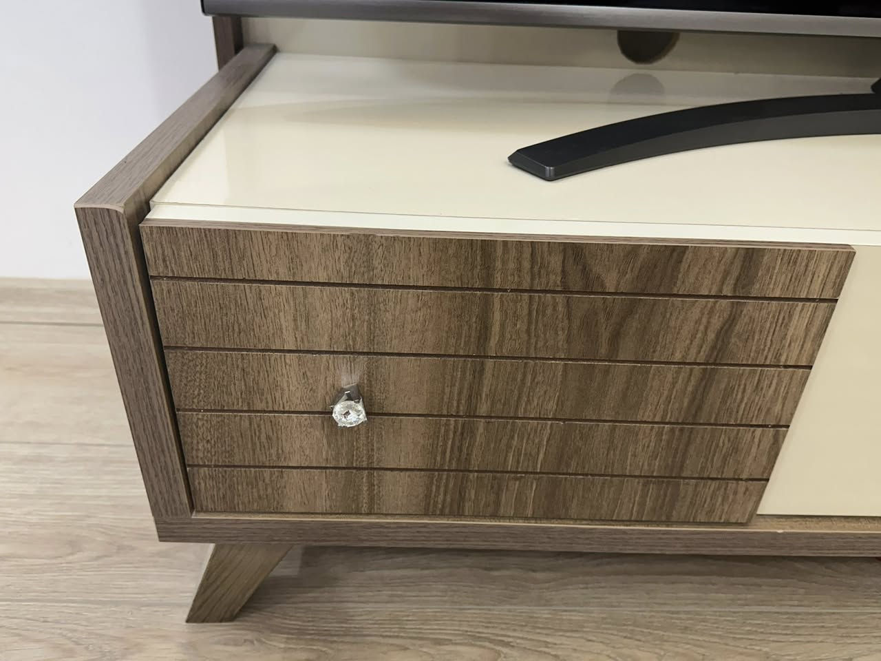 سڵاو مێزی TV
100 هەزار مەعامەلەشی تێدایە


**إذا كنت صاحب هذا الإعلان وتريد حذفه لأي سبب، رجاءا أرسل رسالة إلى الدعم الفني**