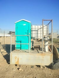 تواليت كامل • خزان ماء • مغسلة وخزينة