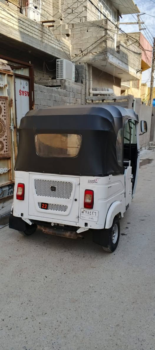 سلام عليكم تكتك 21 مرقمه الماني بس ولد جاري محرك اسبانه ما ممدوده عليه تكتك نضيفه مكاني بغداد الاستكشافات شارع ميه قرب حسينية الزهراء سعرهه 7700 سبعه وسبعميه بيهه مجال بصيط ***********
