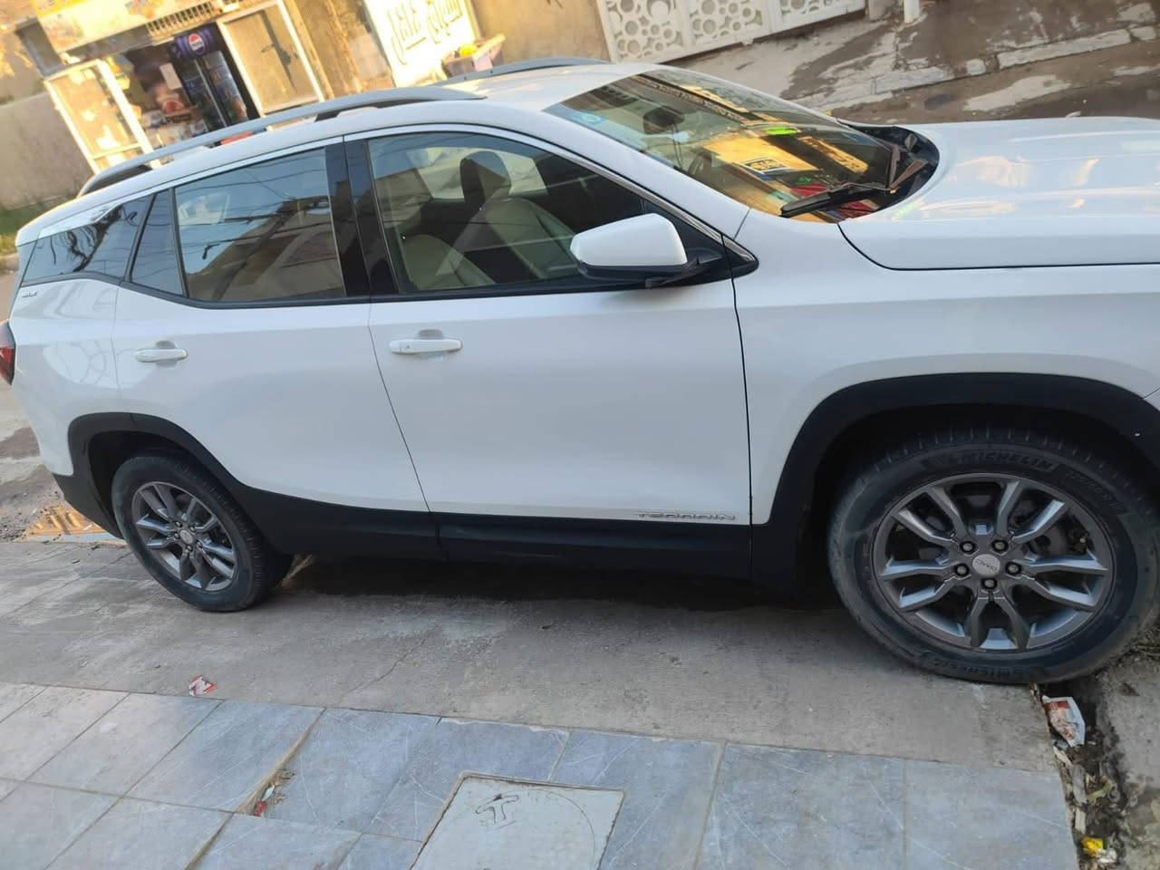 #GMC_تيران 2022 مواصفات Slt
🔥🔺🔺🔥
ماشية 45 ميل
مابيها تبديل ولا قطعة 
فقط صبغ بخشم البنيد 
نظام فور ويل 
كشنات ميموري 
بصمة
تشغيل عن بعد
تحكم ستيرن
شاشة
تبريد قطعتين 
تدفئة مقاعد
محرك 1500 تيربو
كشنات جلد
كامرة خلفية
جنطة كهرباء 
انماط قيادة
وباقي الموصفات المعروفة عن slt
رقم بغداد
مكانها🔺بغداد📍
الاتصال 🔺☎️
*********** 
موجود واتساب

ادخل للبيج بي سيارات معروضه 

🟥سعر ✍️👈🔥في التعليق يتم الرد فورا🔥🫡

🟥سعر $ ✍️👈🔥 لە کۆمێنت بنوسە یەکسەر وەڵام 
دەدەیتەوە🫡
———————————
بيع السيارات :: CARS#
👆👆👆👆
لعرض. سيارتك على الصفحه مراسلتنا واتساب

#للبيع - #سيارات - #معارض  - #معرض - #سياره
