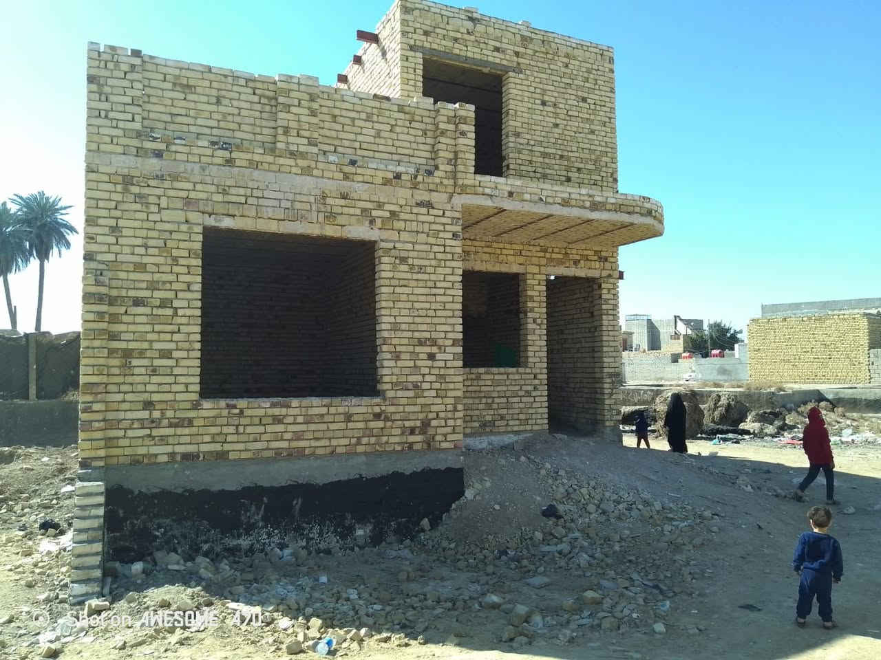 يالله اللهم صلي علي محمد وال محمد 🎗️
⸻

🚨 فرصة استثمارية مميزة – هيكل كامل للبيع بسعر مغري جداً 🚨

🏡 الموقع المميز: الجمعيه / قرية علي طه
📐 المساحة الكلية: 240 متر مربع

✨ العقار مكون من طابقين وتصميمه عملي ومناسب للسكن العائلي أو للاستثمار:

                                       طابو سند 25 🛡️
🔹 الطابق الأول:
▪️ صالة واسعة
▪️ غرفة4x5 
▪️ مطبخ 4×4
▪️ استقبال 4x6

🔹 الطابق الثاني:
▪️ غرفة 4×4

🧱 البناء طابوق متين
🏗️ السقف عگادة 
🚿 صحيات داخلية فقط
🚧 بدون سياج – تگدر تصممه حسب ذوقك

💰 السعر المطلوب: 65 مليون فقط
🔥 السعر بي مجال حقيقي لليشتري 

📞 لا تضيع الفرصة… العقار مناسب للي يريد يكمل تشطيب على ذوقه وبسعر أقل من الجاهز

مكتب.الاماره . للعقار 🏠 مقابيل مديريه الناحيه 

        للاستفسار والزيارة يرجى الاتصال فوراً. 📞 ***********. ***********
