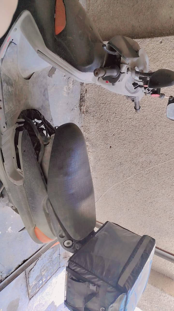 سلام عليكم
دراجه فراشه 140 
محرك رمبه ممفتوح
فقط الكفرات تعبانه
السعر 500 
للتواصل ***********
المكان بغداد الاعلام
