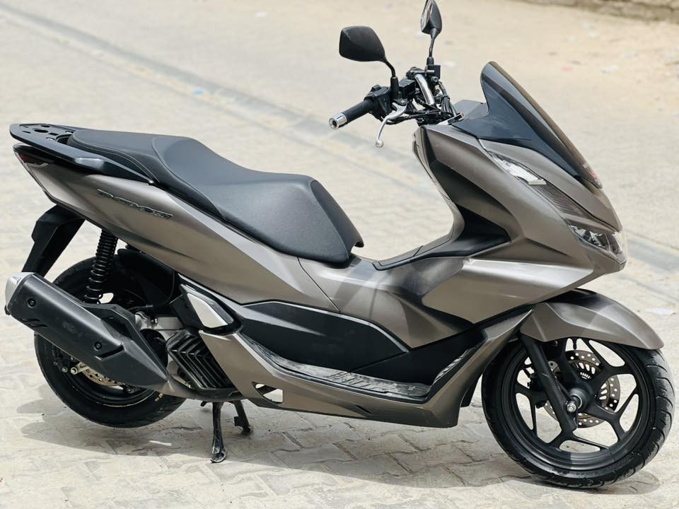 دراجه PCX الجيل الرابع دراجه ياباني ياباني. الدراجه مكفوله كفاله عامه مكفوله من كلشي 
لون مميز سمتني 
بصمتين 
حساس زدحام 
ستان حساس 
تدفئه بل يدات 
خير من الله الدراجه 
السعر خاص 
للتواصل علا رقم 
***********
