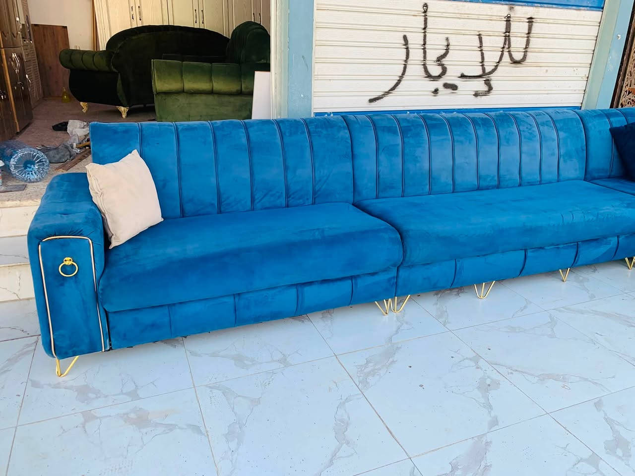 ديوان تركي للبيع
ديوان نظيف اي عيب او كسر ما بي 
ديوان ٧ امتار مع ثلاث كوشات 
سعره 180 بي مجال 
عنوان موصل حي عدن 
للتواصل واتساب ***********
توصيل داخل الموصل
