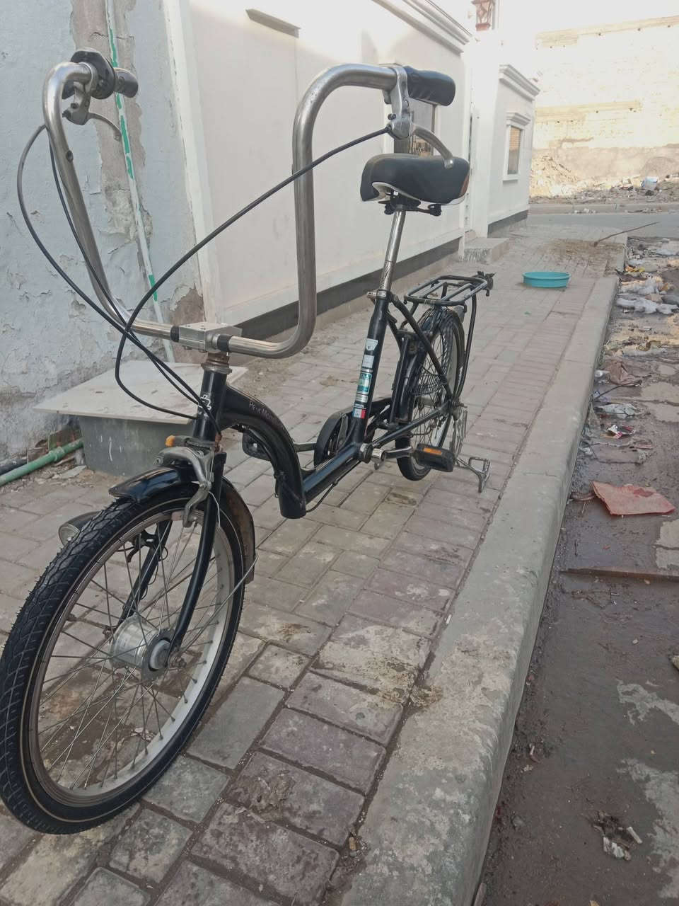 السلام عليكم بيسكل برجستون ما حاويه حجم 20 للبيع نضافة90 السعر 150وبي مجال الطيبين ***********
