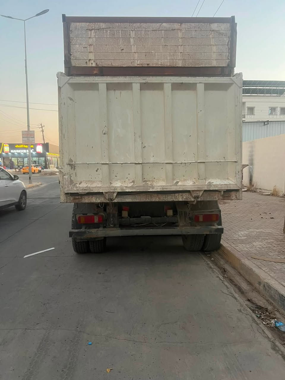 فالفو موديل٢٠٠٣ لبيع  سياره جاهزه لعمل  السعر ٢٠٠ ورقه رقم المبايل ***********
