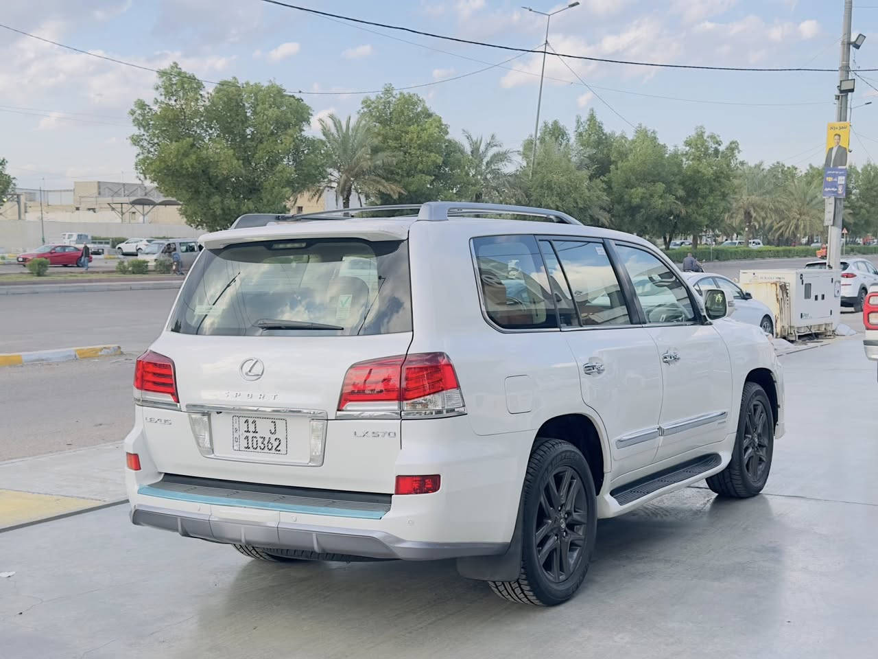 لكزس LX570 بريمي موديل 2013
المكان: بغداد 

اللون: أبيض
الداخل: قرميدي
الحالة:
بدون صبغ
المواصفات العامة:
فئة بريمي أصلي رقم واحد
محرك V8 سعة 5.7
فول فول مواصفات

البيع او مراوس 

🟪 السعر  :: اتصال 

المواصفات التفصيلية:
بصمة تشغيل
نظام الانزلاق
تشغيل عن بعد
كشن جلد مع هيتر
راس ديفيدي
كاميرات
ثلاجة
زينون
جلد مع تدفئة وشفط
تبريد
نظام ECO
وضع Sport
حساسات خلفية
مرايات كهرباء
فتحة سقف
باب خلفي جك
رادار أمامي

المحرك والقير:
محرك وقير بشرط
غير مفتوحة
كلها على وضع البلادي

السنوية:
سنوية زنكة كلشي جديد
باسمي
تحويل وخرامة بشرط

الصرفية:
السيارة ما بيها دينار مصرف
سيرفس كامل
نظافة 100%

الإطارات:
4 إطارات جديدة
تاير وويل شركة
تايرات دنلوب أصلية

التحويل:
تحويل أو وكالة بنفس اليوم حاضر

رقم الهاتف 

 ***********
