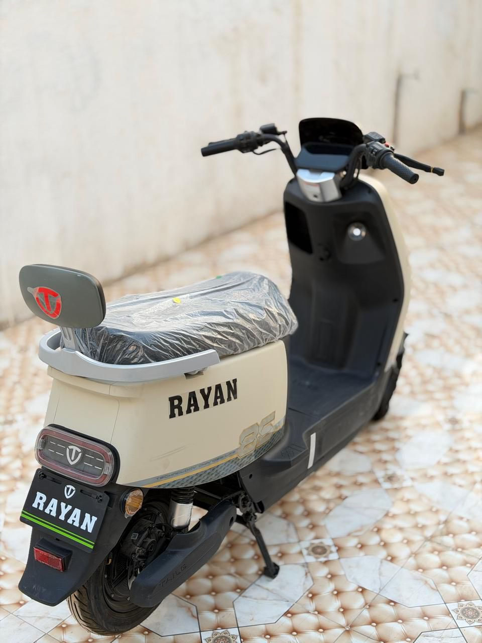 السلام عليكم دراجه لل بيع سعرهه950 وبيه مجال الهاتف***********
