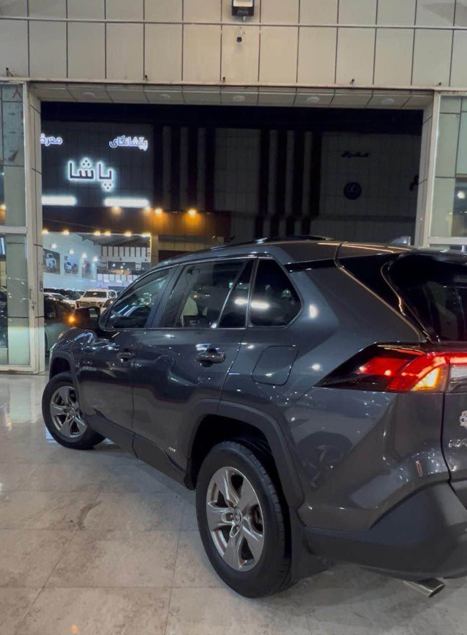 تويوتا RAV4 XLE 2024 أمريكي الحادث فقط دعامي امامي مبدل بلادي نفس اللون (بنزين هايبرد ) .
* تشغيل بصمة (Push Start)..
* مقعد السائق كهربائي .
* شاشة 8 إنش.
* دعم لاسلكي لـ Apple CarPlay وAndroid Aut.
* مثبت سرعة راداري.
* كاميرا خلفية.
ماشيه 45 الف  مكان اربيل سنوية باسمي شرعي
بدون صبغ كل ايرباك سليم    
السعر 243 
***********
*********** أربيل, العراق
